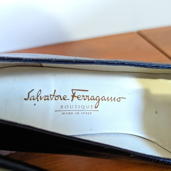 Vintage Salvatore Ferragamo Black Pumps, 8 NARROW, EUC - Picture 6 of 10